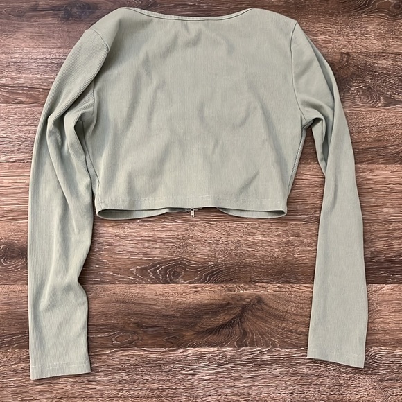 Zip Crop Top Cardigan Shirt Sage Green Long Sleeved Size Medium - Picture 7 of 7